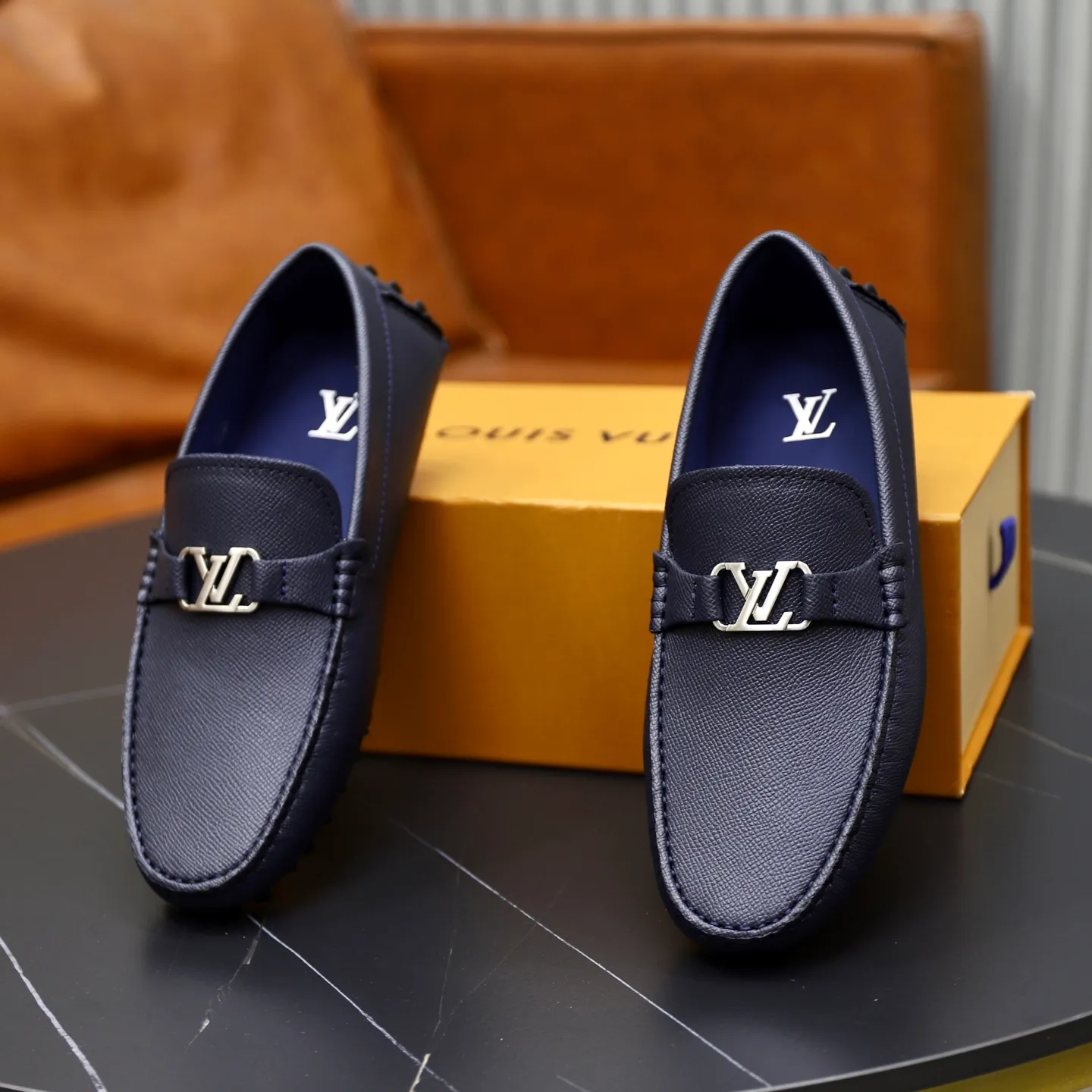 Ex-factory price: 480💰【LV】Louis Vuitton ⚠️High-end men’s driving and pedal series ⚠️38-44 (customized for 45) ⚠️All original cowhide leather! Thick and soft! Made entirely of calfskin lining! The latest non-slip beanie sole! Three-dimensional package technology! Fashionable and classic! Handicrafts! Original high quality! Feel free to compare!